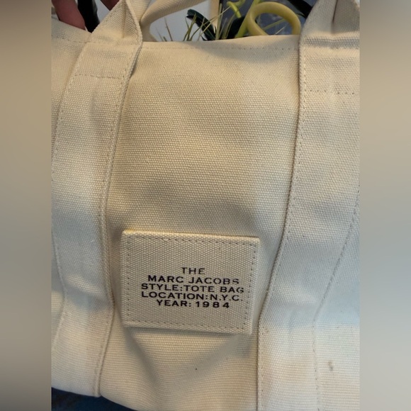 MJ by Marc Jacobs Beige Tote with Black Accents - Picture 6 of 8